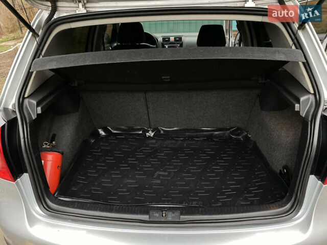 Сірий Фольксваген Гольф, об'ємом двигуна 1.39 л та пробігом 201 тис. км за 5400 $, фото 17 на Automoto.ua