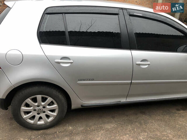 Серый Фольксваген Гольф, объемом двигателя 1.6 л и пробегом 284 тыс. км за 5100 $, фото 3 на Automoto.ua