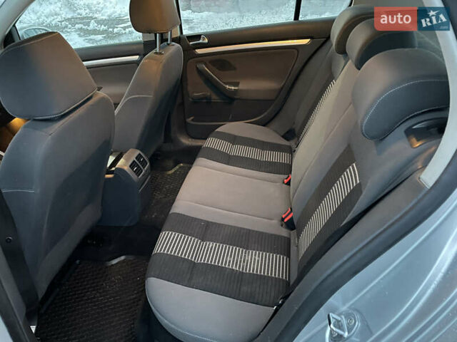Сірий Фольксваген Гольф, об'ємом двигуна 1.6 л та пробігом 203 тис. км за 5700 $, фото 17 на Automoto.ua