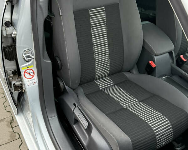 Серый Фольксваген Гольф, объемом двигателя 1.4 л и пробегом 251 тыс. км за 6450 $, фото 34 на Automoto.ua