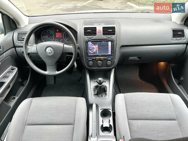 Серый Фольксваген Гольф, объемом двигателя 1.97 л и пробегом 261 тыс. км за 7700 $, фото 26 на Automoto.ua