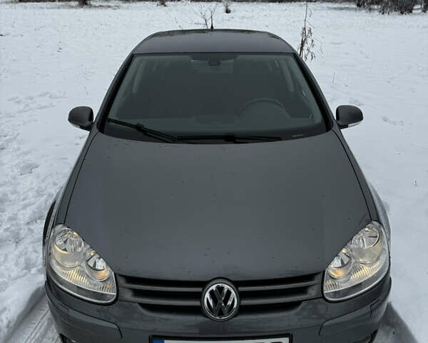 Серый Фольксваген Гольф, объемом двигателя 1.6 л и пробегом 247 тыс. км за 5550 $, фото 1 на Automoto.ua