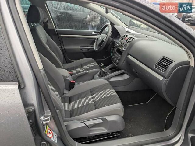 Серый Фольксваген Гольф, объемом двигателя 1.6 л и пробегом 177 тыс. км за 6650 $, фото 42 на Automoto.ua