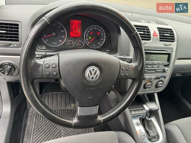 Серый Фольксваген Гольф, объемом двигателя 1.4 л и пробегом 233 тыс. км за 7850 $, фото 24 на Automoto.ua