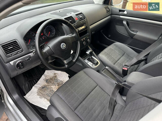 Сірий Фольксваген Гольф, об'ємом двигуна 1.6 л та пробігом 200 тис. км за 6999 $, фото 33 на Automoto.ua