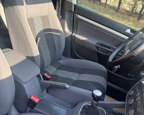 Сірий Фольксваген Гольф, об'ємом двигуна 1.6 л та пробігом 250 тис. км за 6799 $, фото 66 на Automoto.ua