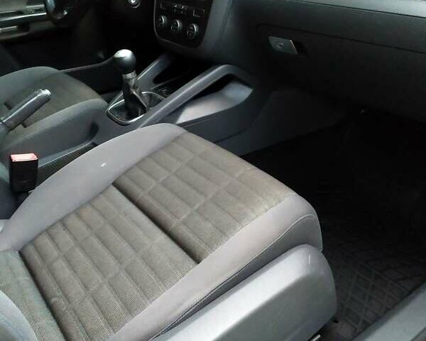 Серый Фольксваген Гольф, объемом двигателя 1.6 л и пробегом 310 тыс. км за 6100 $, фото 11 на Automoto.ua