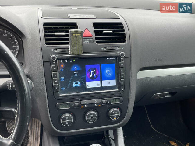 Серый Фольксваген Гольф, объемом двигателя 1.4 л и пробегом 184 тыс. км за 6999 $, фото 9 на Automoto.ua