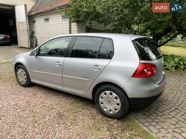 Серый Фольксваген Гольф, объемом двигателя 1.39 л и пробегом 223 тыс. км за 5750 $, фото 8 на Automoto.ua