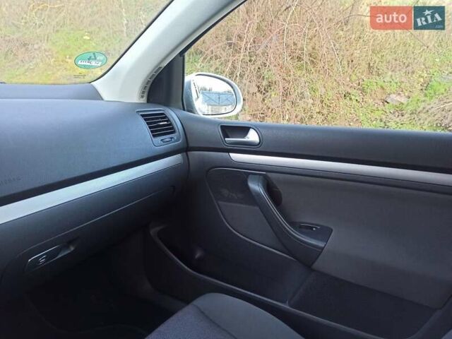 Серый Фольксваген Гольф, объемом двигателя 1.4 л и пробегом 190 тыс. км за 5999 $, фото 15 на Automoto.ua