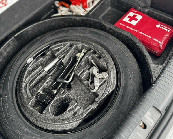 Серый Фольксваген Гольф, объемом двигателя 1.6 л и пробегом 247 тыс. км за 5550 $, фото 17 на Automoto.ua