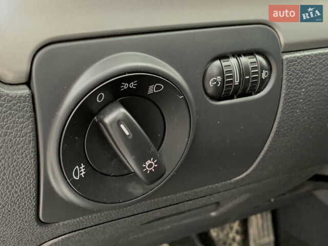 Серый Фольксваген Гольф, объемом двигателя 1.4 л и пробегом 228 тыс. км за 6899 $, фото 38 на Automoto.ua