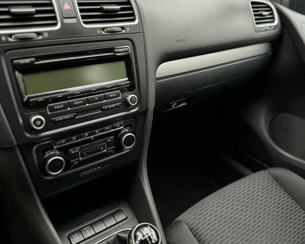 Серый Фольксваген Гольф, объемом двигателя 1.4 л и пробегом 217 тыс. км за 6300 $, фото 27 на Automoto.ua