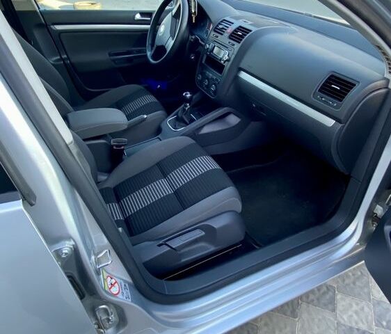 Серый Фольксваген Гольф, объемом двигателя 1.4 л и пробегом 243 тыс. км за 5700 $, фото 8 на Automoto.ua