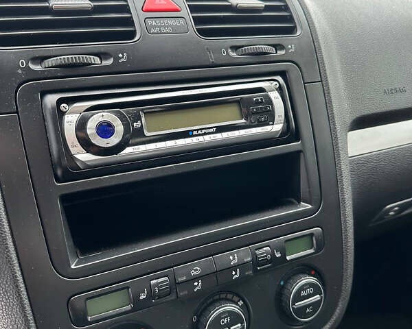 Серый Фольксваген Гольф, объемом двигателя 1.6 л и пробегом 202 тыс. км за 6499 $, фото 36 на Automoto.ua