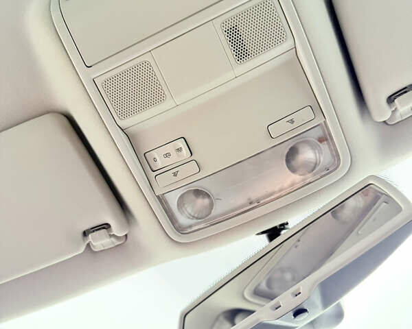 Серый Фольксваген Гольф, объемом двигателя 1.6 л и пробегом 227 тыс. км за 6300 $, фото 58 на Automoto.ua