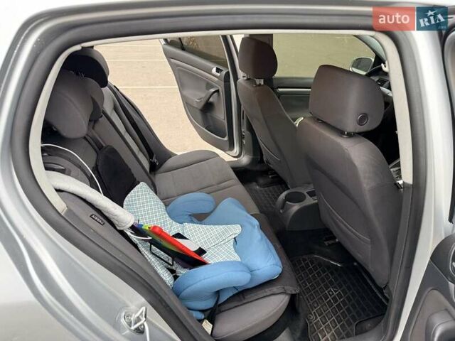 Серый Фольксваген Гольф, объемом двигателя 2.5 л и пробегом 247 тыс. км за 5700 $, фото 12 на Automoto.ua