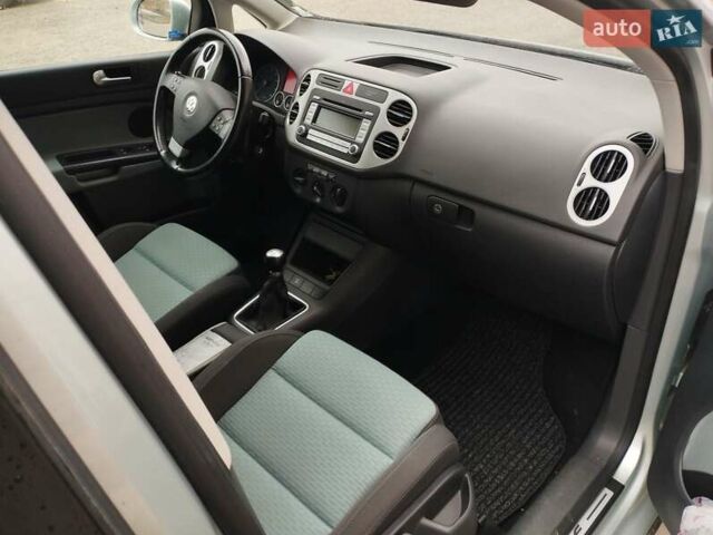 Серый Фольксваген Гольф, объемом двигателя 1.4 л и пробегом 224 тыс. км за 6150 $, фото 6 на Automoto.ua