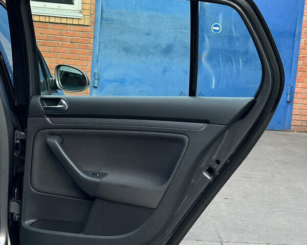 Серый Фольксваген Гольф, объемом двигателя 1.6 л и пробегом 232 тыс. км за 6799 $, фото 43 на Automoto.ua