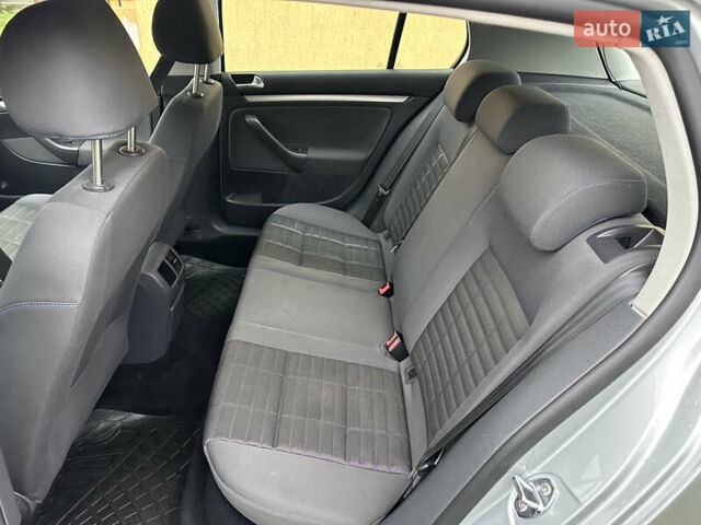 Сірий Фольксваген Гольф, об'ємом двигуна 1.6 л та пробігом 200 тис. км за 6999 $, фото 44 на Automoto.ua