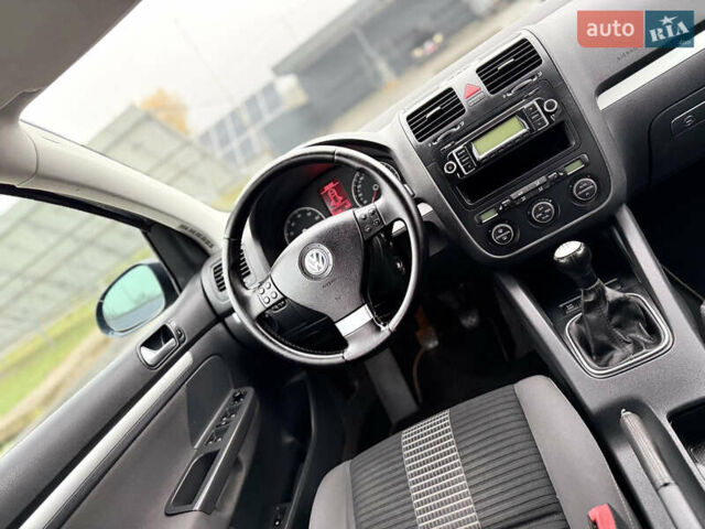 Серый Фольксваген Гольф, объемом двигателя 1.6 л и пробегом 227 тыс. км за 6300 $, фото 34 на Automoto.ua