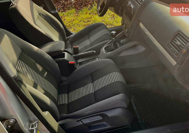 Серый Фольксваген Гольф, объемом двигателя 1.4 л и пробегом 217 тыс. км за 5649 $, фото 12 на Automoto.ua