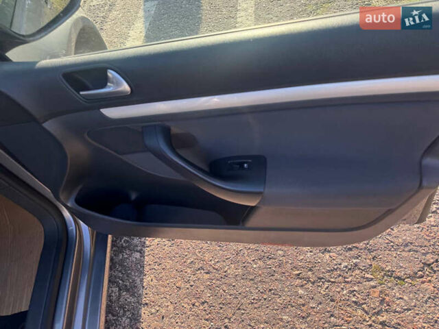 Сірий Фольксваген Гольф, об'ємом двигуна 1.6 л та пробігом 250 тис. км за 6799 $, фото 67 на Automoto.ua