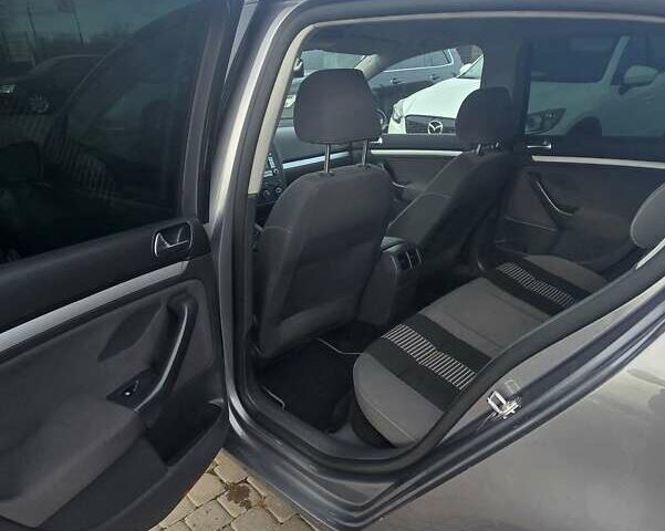 Серый Фольксваген Гольф, объемом двигателя 1.6 л и пробегом 299 тыс. км за 6390 $, фото 18 на Automoto.ua