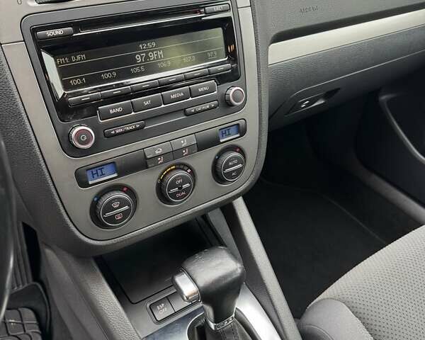 Серый Фольксваген Гольф, объемом двигателя 1.4 л и пробегом 233 тыс. км за 7850 $, фото 28 на Automoto.ua