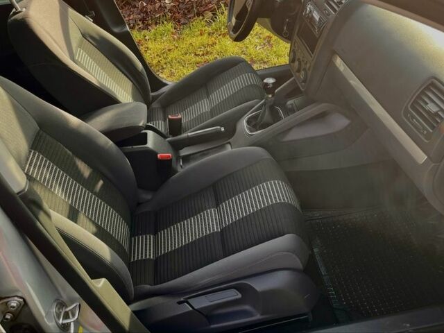 Серый Фольксваген Гольф, объемом двигателя 1.4 л и пробегом 217 тыс. км за 5550 $, фото 11 на Automoto.ua