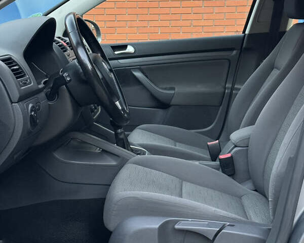 Серый Фольксваген Гольф, объемом двигателя 1.6 л и пробегом 232 тыс. км за 6799 $, фото 24 на Automoto.ua