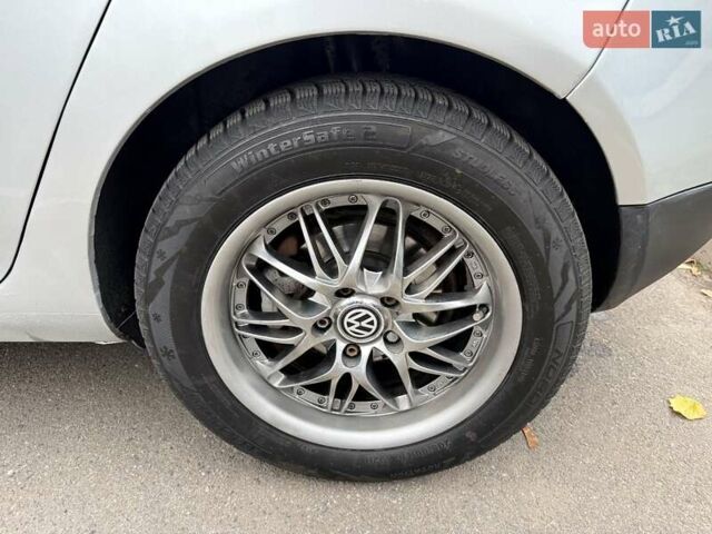 Серый Фольксваген Гольф, объемом двигателя 2.5 л и пробегом 247 тыс. км за 5700 $, фото 18 на Automoto.ua