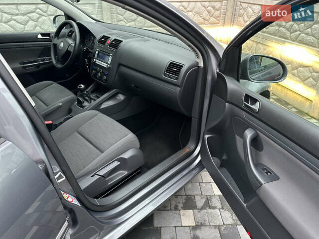 Сірий Фольксваген Гольф, об'ємом двигуна 1.6 л та пробігом 167 тис. км за 6550 $, фото 17 на Automoto.ua