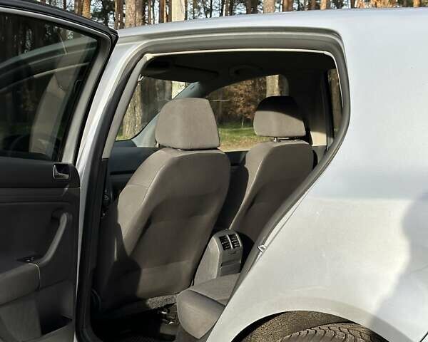 Сірий Фольксваген Гольф, об'ємом двигуна 1.6 л та пробігом 222 тис. км за 6000 $, фото 1 на Automoto.ua