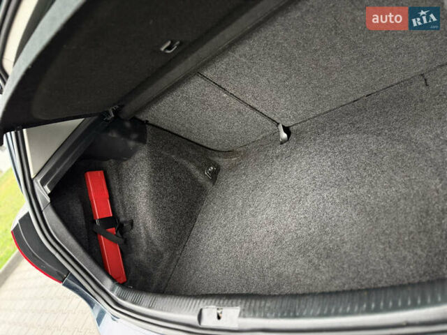 Серый Фольксваген Гольф, объемом двигателя 1.6 л и пробегом 227 тыс. км за 6300 $, фото 93 на Automoto.ua
