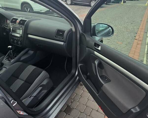 Серый Фольксваген Гольф, объемом двигателя 1.6 л и пробегом 299 тыс. км за 6390 $, фото 13 на Automoto.ua