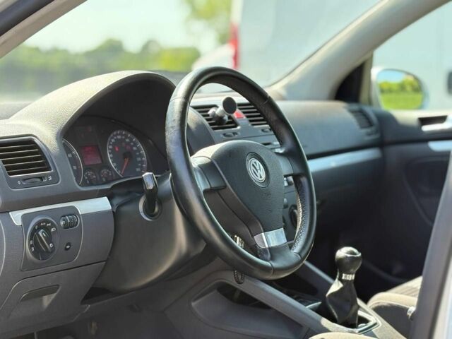 Серый Фольксваген Гольф, объемом двигателя 1.4 л и пробегом 201 тыс. км за 5300 $, фото 4 на Automoto.ua