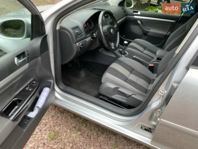 Серый Фольксваген Гольф, объемом двигателя 1.39 л и пробегом 223 тыс. км за 5750 $, фото 18 на Automoto.ua