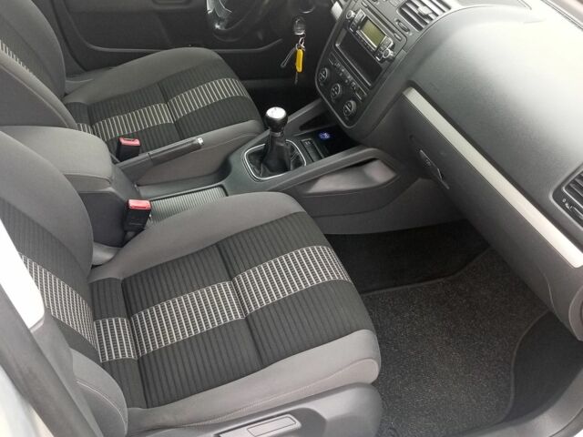 Серый Фольксваген Гольф, объемом двигателя 1.6 л и пробегом 240 тыс. км за 6500 $, фото 17 на Automoto.ua