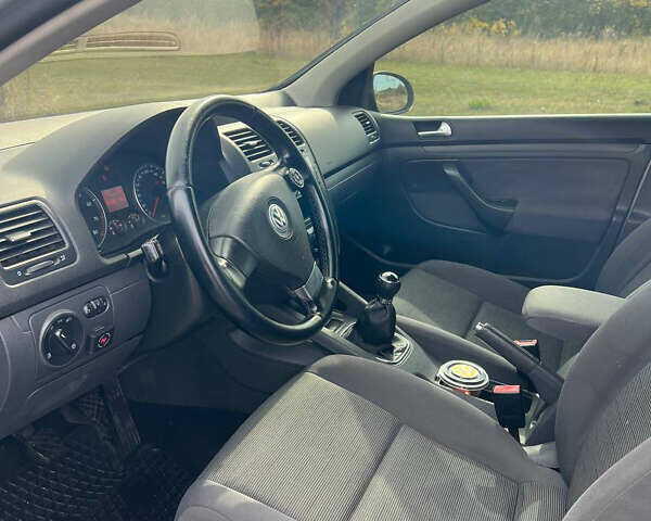 Серый Фольксваген Гольф, объемом двигателя 1.6 л и пробегом 264 тыс. км за 6600 $, фото 7 на Automoto.ua