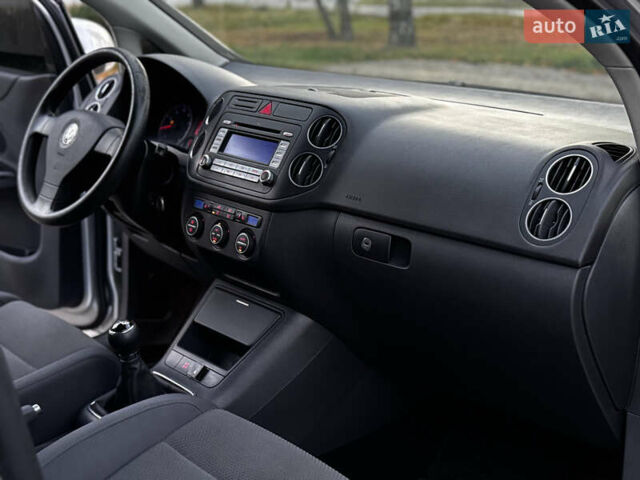 Серый Фольксваген Гольф, объемом двигателя 1.6 л и пробегом 248 тыс. км за 7200 $, фото 45 на Automoto.ua