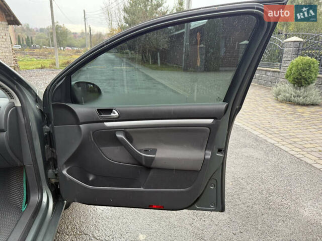 Серый Фольксваген Гольф, объемом двигателя 1.39 л и пробегом 275 тыс. км за 6250 $, фото 32 на Automoto.ua