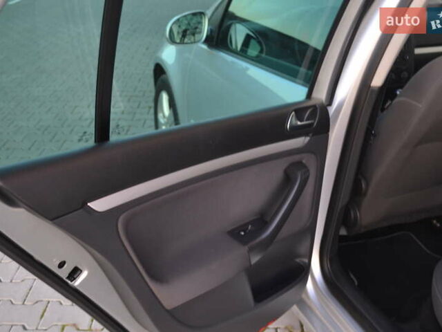 Сірий Фольксваген Гольф, об'ємом двигуна 1.6 л та пробігом 162 тис. км за 7200 $, фото 18 на Automoto.ua