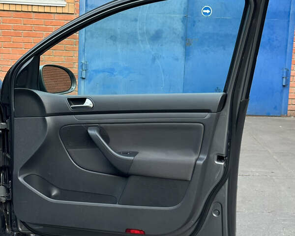 Серый Фольксваген Гольф, объемом двигателя 1.6 л и пробегом 232 тыс. км за 6799 $, фото 42 на Automoto.ua