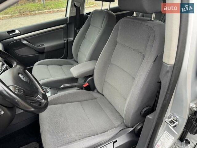 Серый Фольксваген Гольф, объемом двигателя 1.4 л и пробегом 233 тыс. км за 7500 $, фото 20 на Automoto.ua