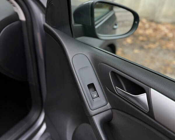 Серый Фольксваген Гольф, объемом двигателя 1.4 л и пробегом 217 тыс. км за 6300 $, фото 30 на Automoto.ua