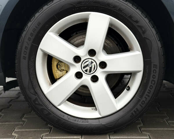 Серый Фольксваген Гольф, объемом двигателя 1.6 л и пробегом 227 тыс. км за 6300 $, фото 109 на Automoto.ua