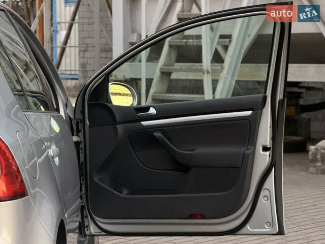 Серый Фольксваген Гольф, объемом двигателя 1.39 л и пробегом 201 тыс. км за 5999 $, фото 7 на Automoto.ua