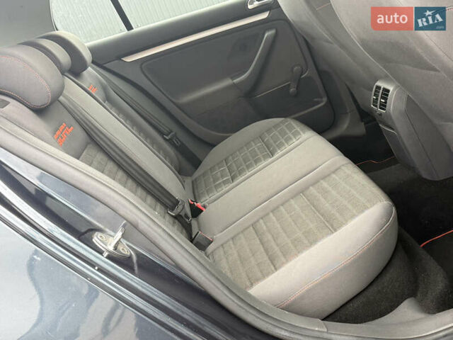 Сірий Фольксваген Гольф, об'ємом двигуна 1.6 л та пробігом 229 тис. км за 5555 $, фото 54 на Automoto.ua