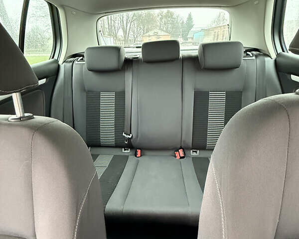 Серый Фольксваген Гольф, объемом двигателя 1.6 л и пробегом 245 тыс. км за 6650 $, фото 54 на Automoto.ua